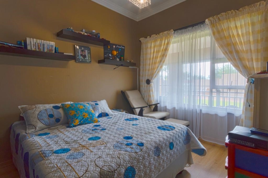 6 Bedroom Property for Sale in Glen Marais Gauteng