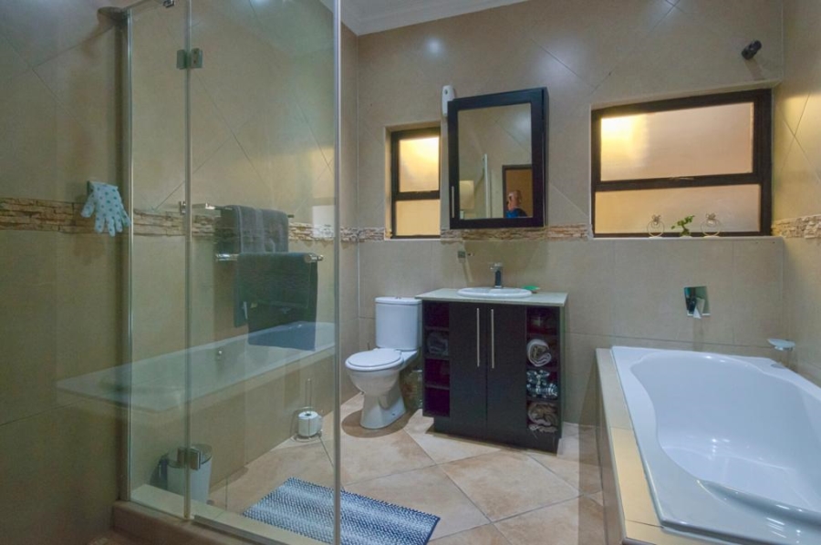 6 Bedroom Property for Sale in Glen Marais Gauteng