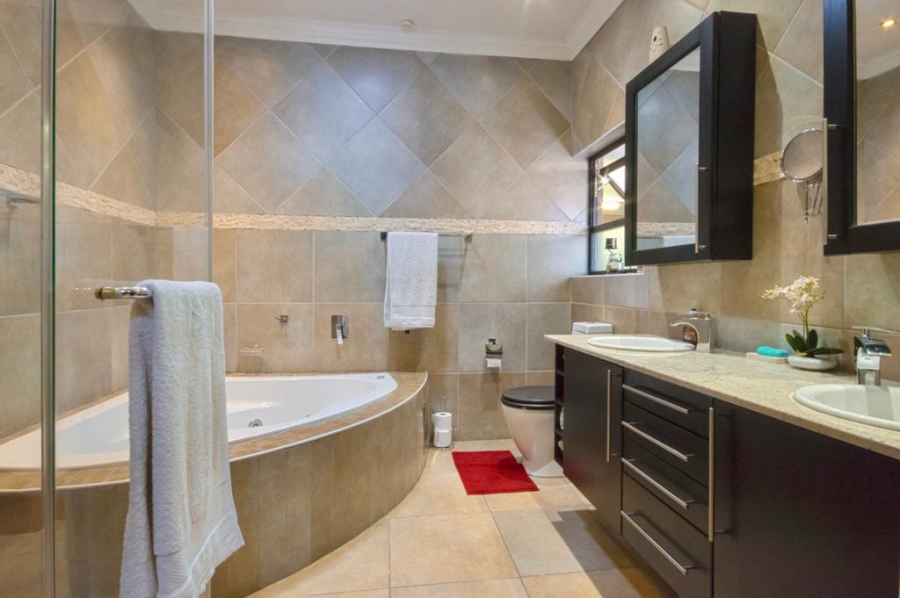 6 Bedroom Property for Sale in Glen Marais Gauteng