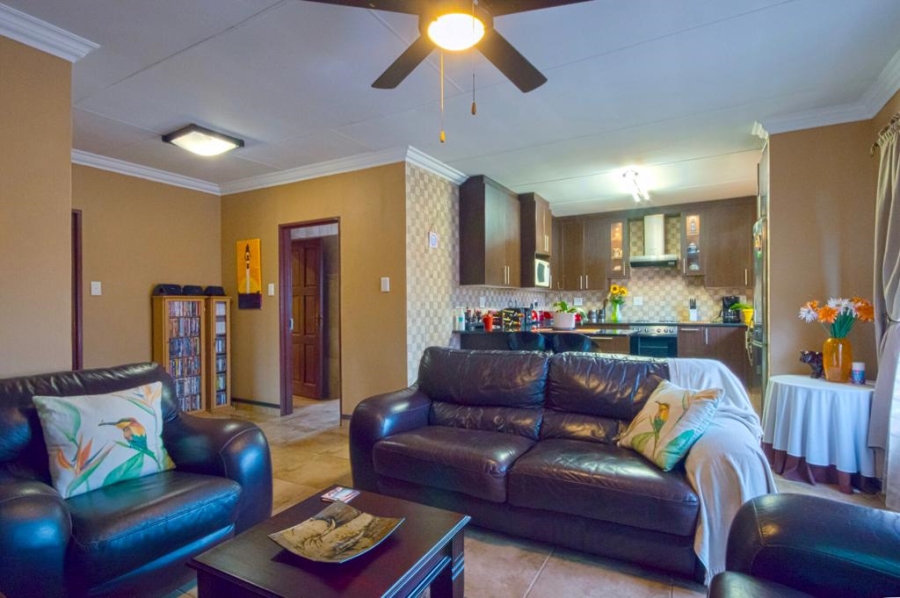 6 Bedroom Property for Sale in Glen Marais Gauteng