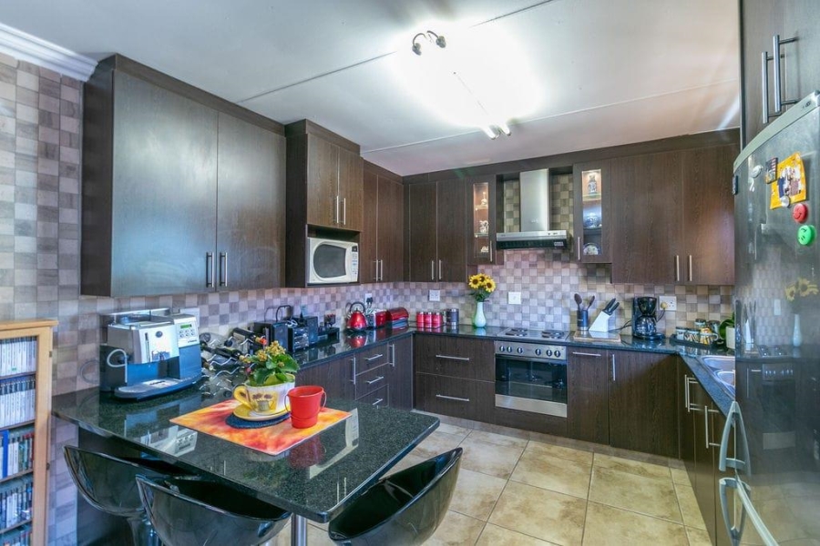 6 Bedroom Property for Sale in Glen Marais Gauteng