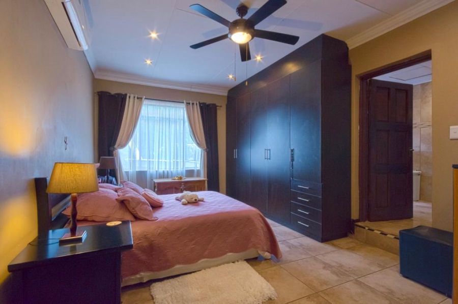 6 Bedroom Property for Sale in Glen Marais Gauteng