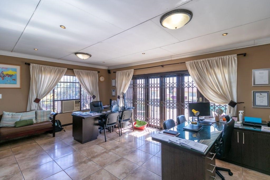 6 Bedroom Property for Sale in Glen Marais Gauteng