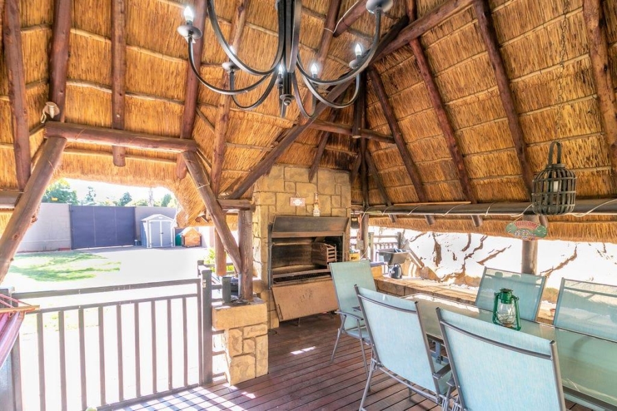 6 Bedroom Property for Sale in Glen Marais Gauteng
