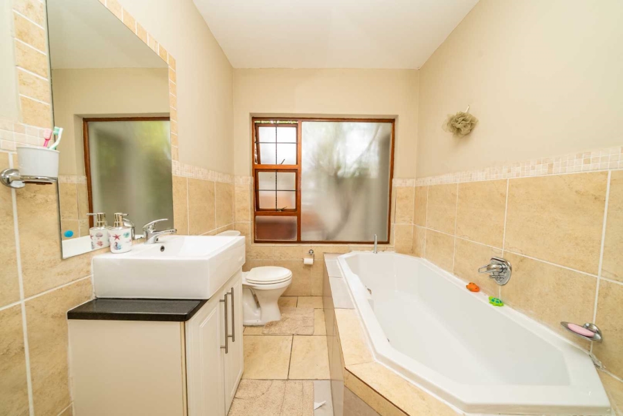 3 Bedroom Property for Sale in Glen Marais Gauteng