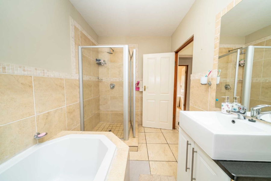 3 Bedroom Property for Sale in Glen Marais Gauteng