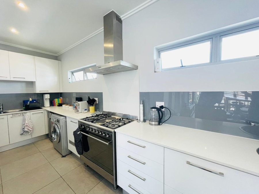 To Let 2 Bedroom Property for Rent in Melrose North Gauteng