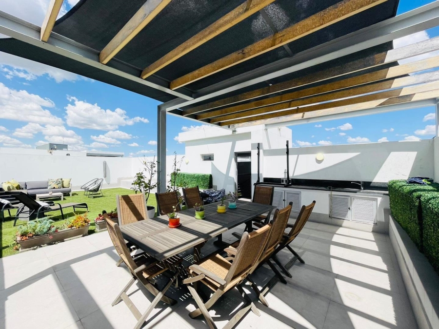 To Let 2 Bedroom Property for Rent in Melrose North Gauteng