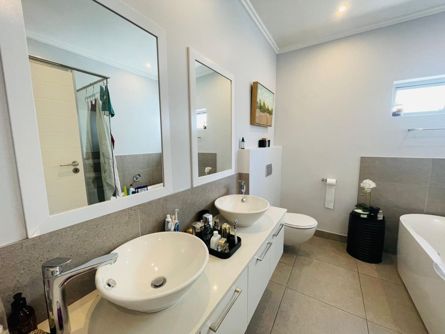 To Let 2 Bedroom Property for Rent in Melrose North Gauteng