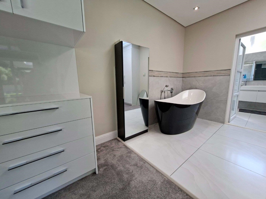 To Let 3 Bedroom Property for Rent in Hurlingham Gauteng