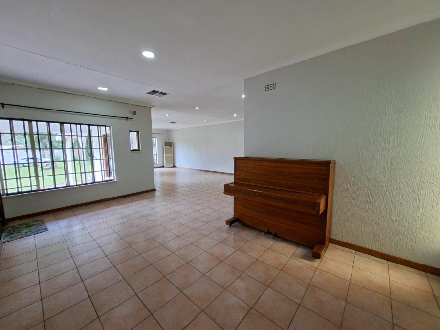 To Let 4 Bedroom Property for Rent in Woodmead Gauteng