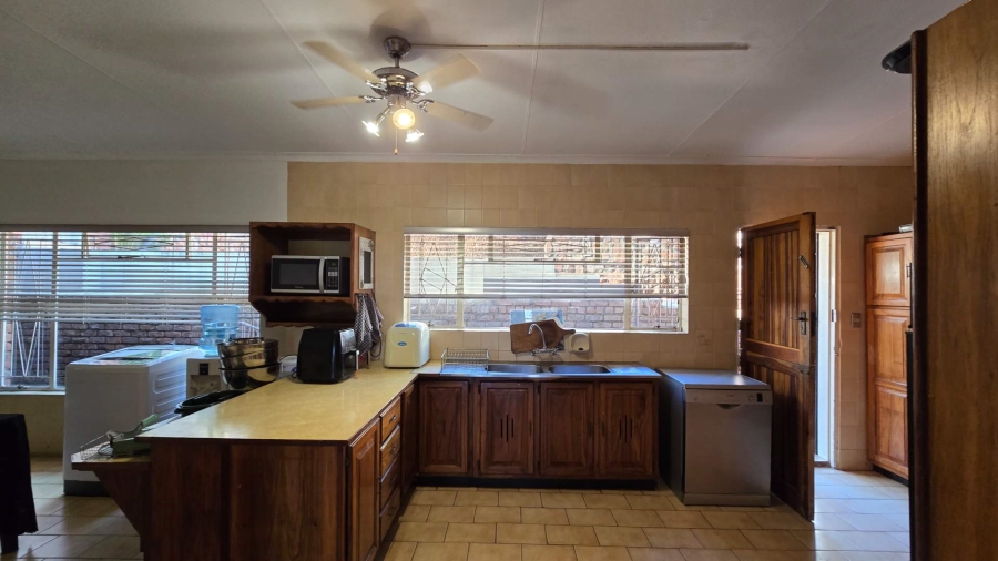 4 Bedroom Property for Sale in Sinoville Gauteng