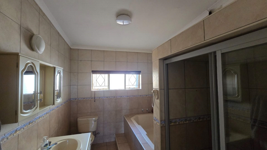 4 Bedroom Property for Sale in Sinoville Gauteng