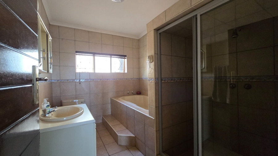4 Bedroom Property for Sale in Sinoville Gauteng