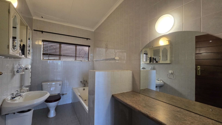 4 Bedroom Property for Sale in Sinoville Gauteng