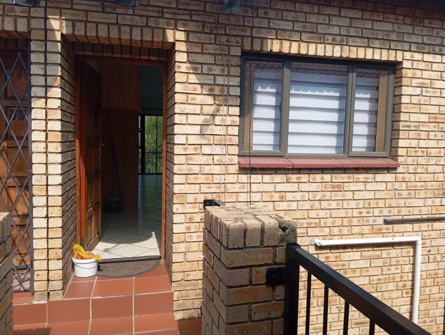To Let 2 Bedroom Property for Rent in Tulisa Park Gauteng