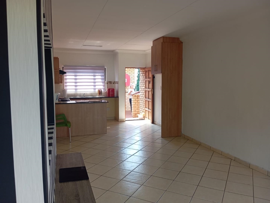 To Let 2 Bedroom Property for Rent in Tulisa Park Gauteng