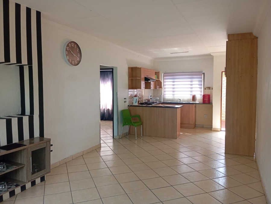 To Let 2 Bedroom Property for Rent in Tulisa Park Gauteng