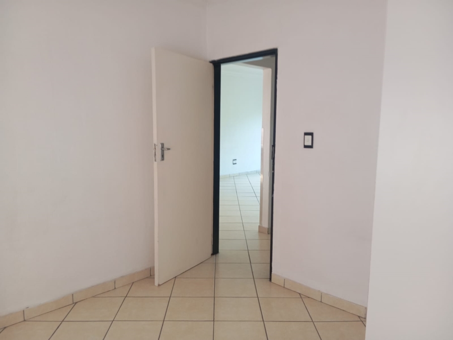 To Let 2 Bedroom Property for Rent in Tulisa Park Gauteng
