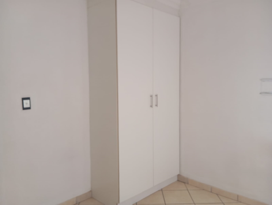 To Let 2 Bedroom Property for Rent in Tulisa Park Gauteng