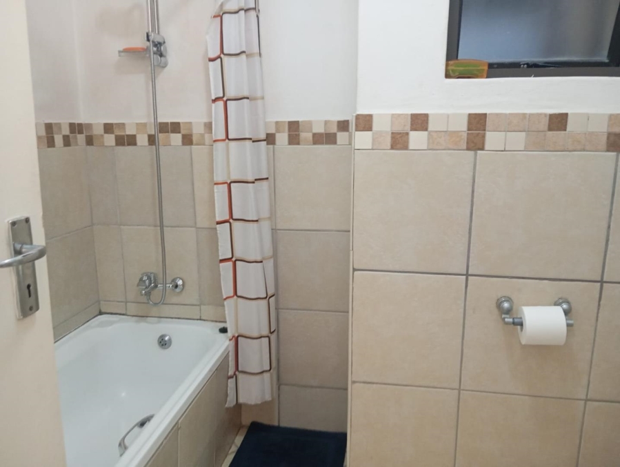 To Let 2 Bedroom Property for Rent in Tulisa Park Gauteng
