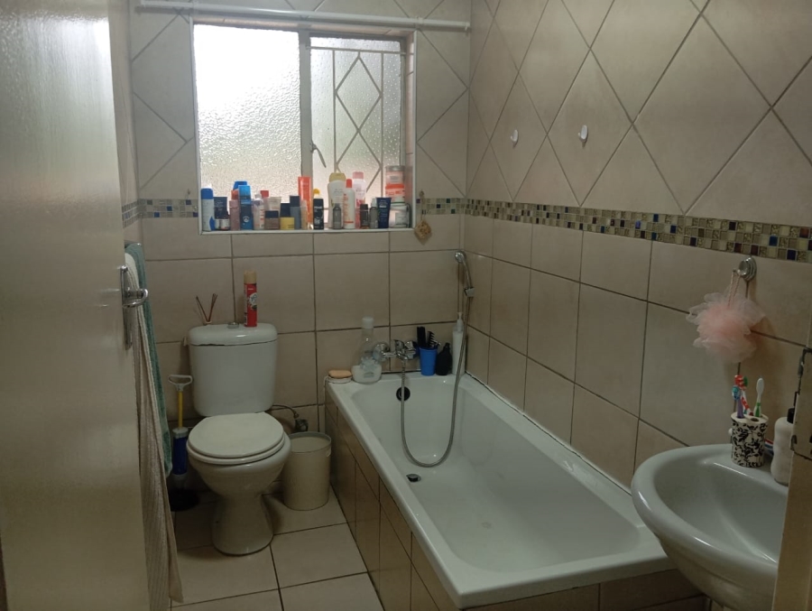 To Let 3 Bedroom Property for Rent in Brackenhurst Gauteng
