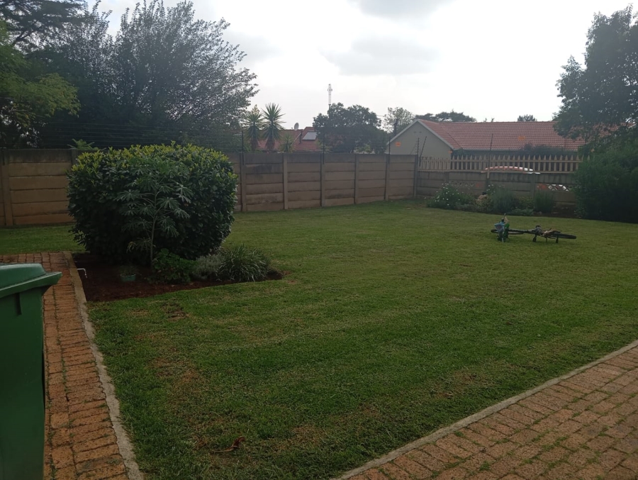 To Let 3 Bedroom Property for Rent in Brackenhurst Gauteng