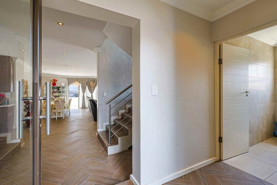 5 Bedroom Property for Sale in Olympus AH Gauteng