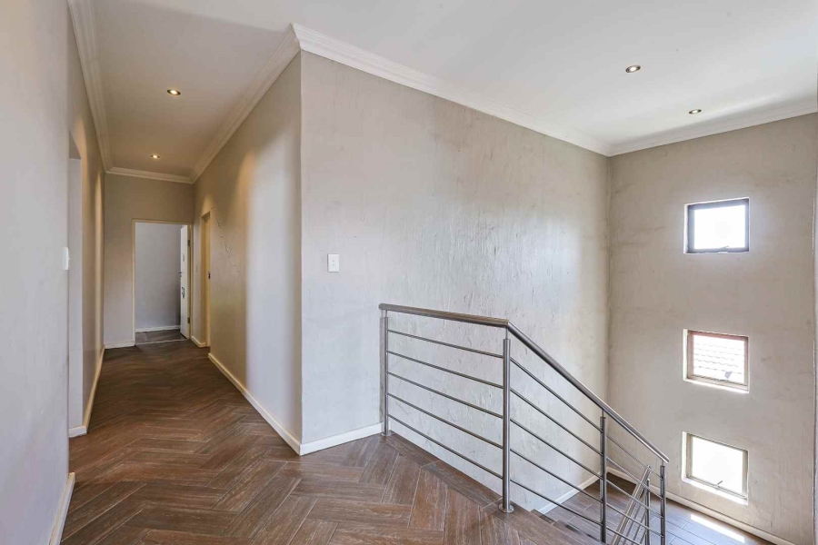 5 Bedroom Property for Sale in Olympus AH Gauteng