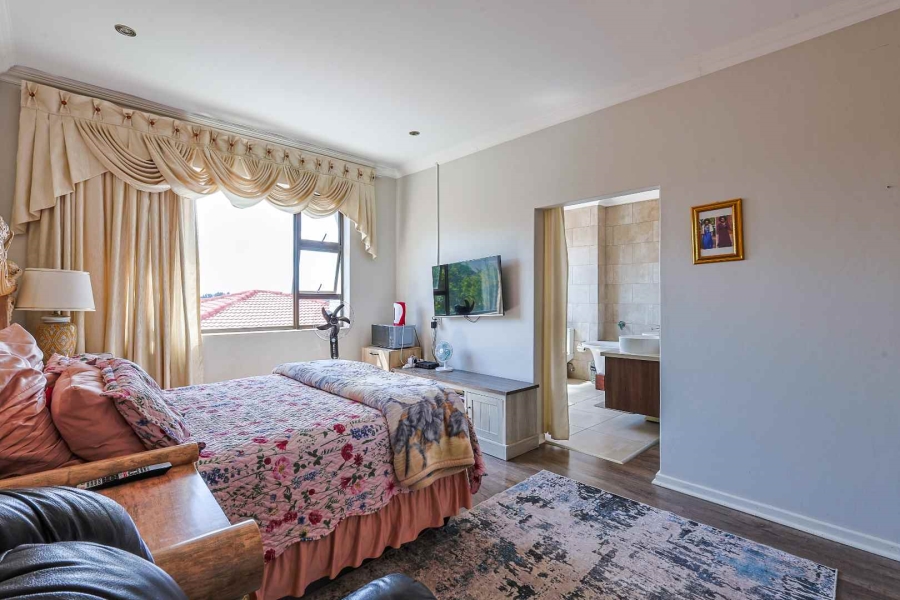 5 Bedroom Property for Sale in Olympus AH Gauteng