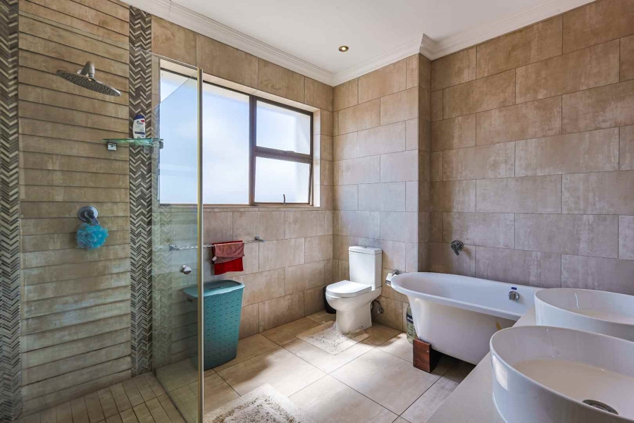 5 Bedroom Property for Sale in Olympus AH Gauteng