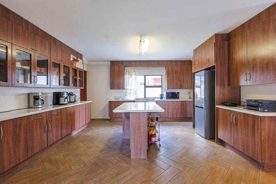 5 Bedroom Property for Sale in Olympus AH Gauteng