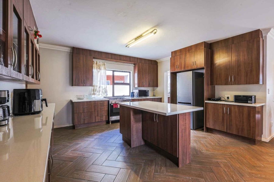 5 Bedroom Property for Sale in Olympus AH Gauteng