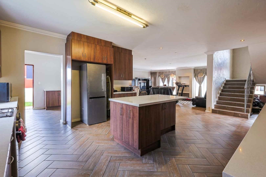 5 Bedroom Property for Sale in Olympus AH Gauteng