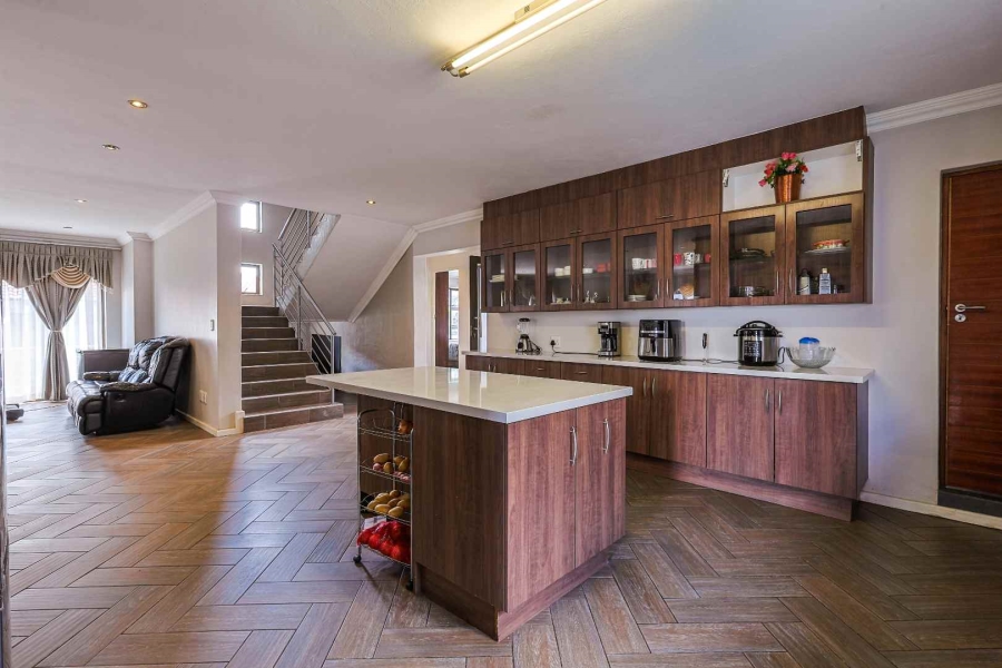 5 Bedroom Property for Sale in Olympus AH Gauteng