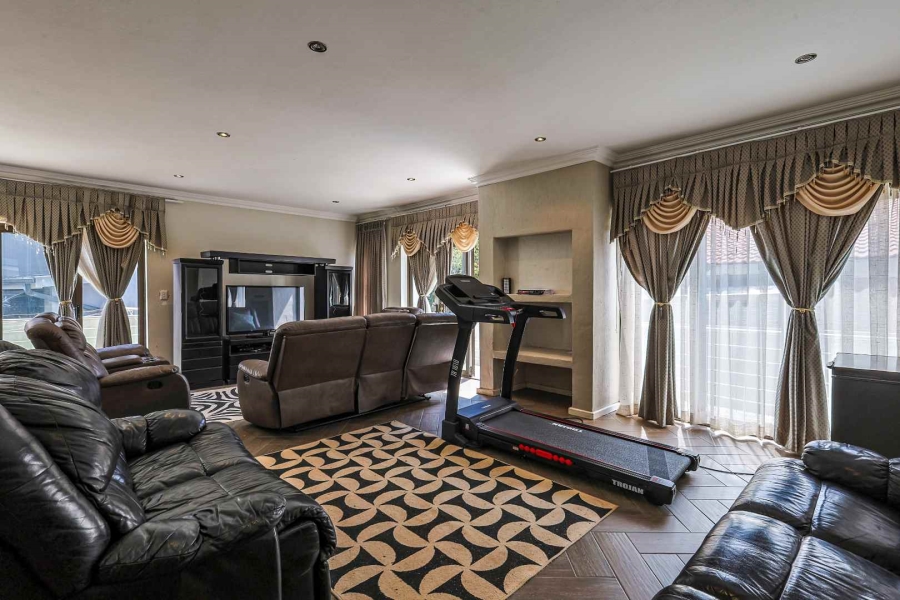 5 Bedroom Property for Sale in Olympus AH Gauteng