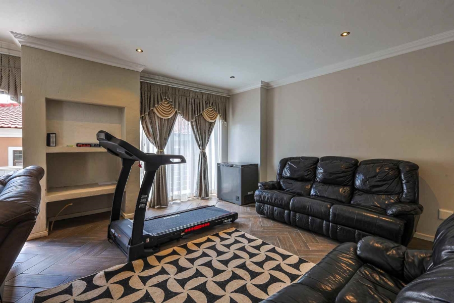 5 Bedroom Property for Sale in Olympus AH Gauteng