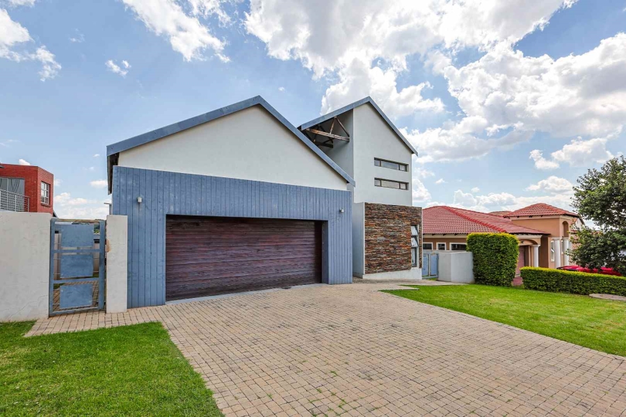 5 Bedroom Property for Sale in Olympus AH Gauteng
