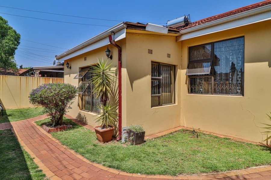 3 Bedroom Property for Sale in Roodepoort Gauteng