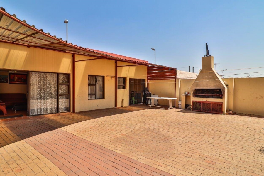 3 Bedroom Property for Sale in Roodepoort Gauteng