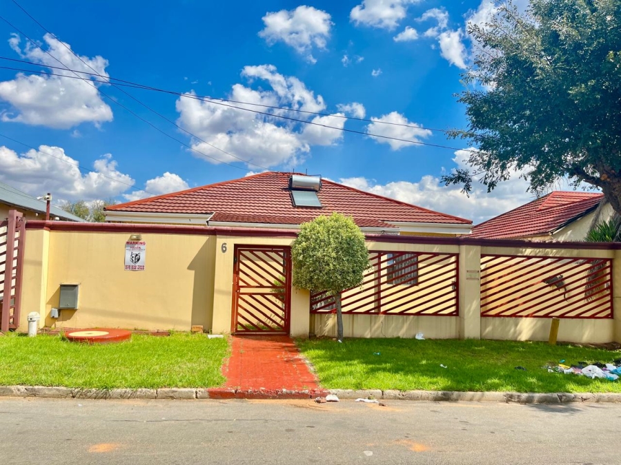 3 Bedroom Property for Sale in Roodepoort Gauteng