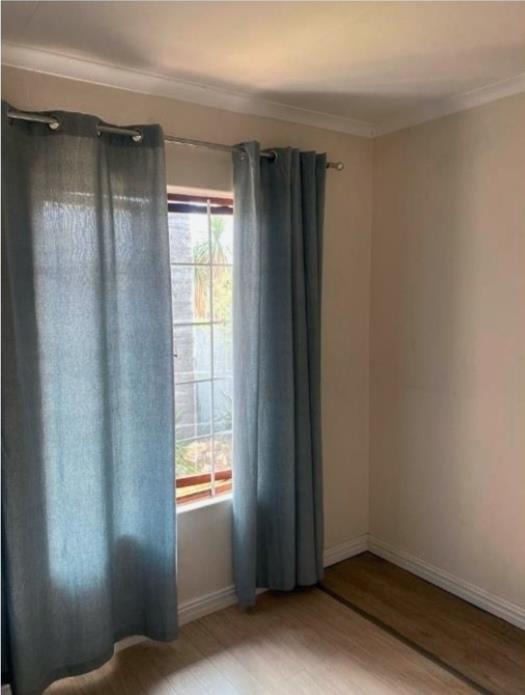 To Let 2 Bedroom Property for Rent in Corlett Gardens Gauteng