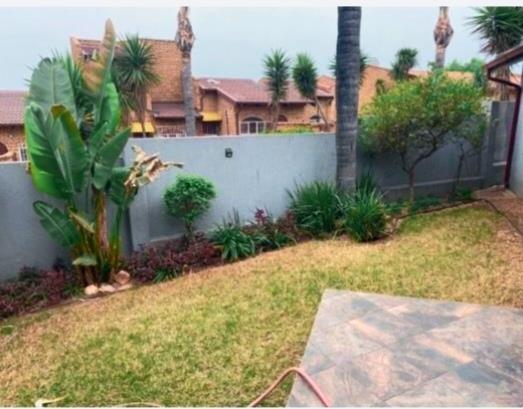 To Let 2 Bedroom Property for Rent in Corlett Gardens Gauteng