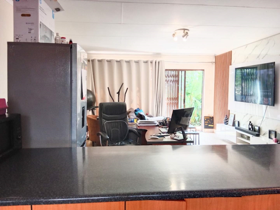 To Let 2 Bedroom Property for Rent in Corlett Gardens Gauteng