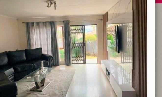 To Let 2 Bedroom Property for Rent in Corlett Gardens Gauteng