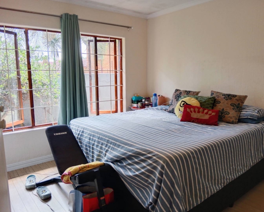 To Let 2 Bedroom Property for Rent in Corlett Gardens Gauteng