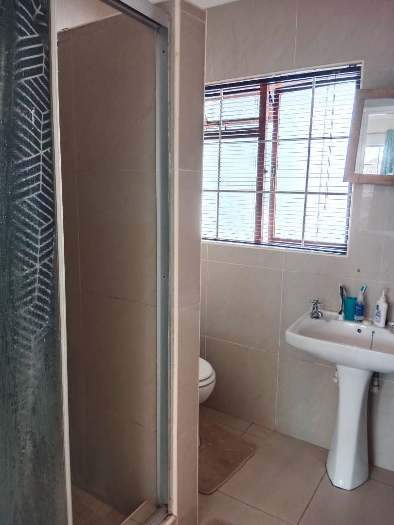 To Let 2 Bedroom Property for Rent in Corlett Gardens Gauteng