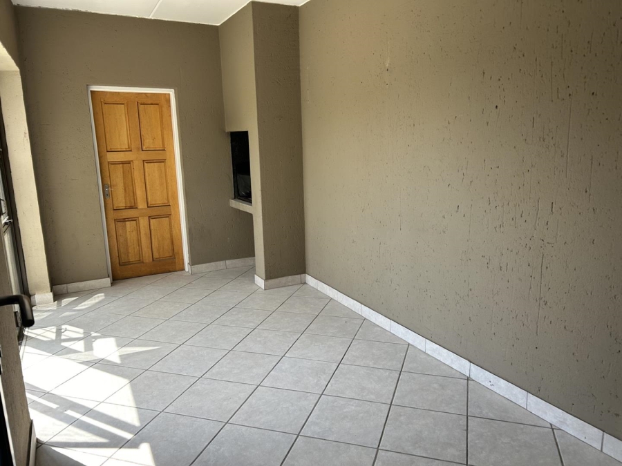 To Let 2 Bedroom Property for Rent in Goedeburg Gauteng