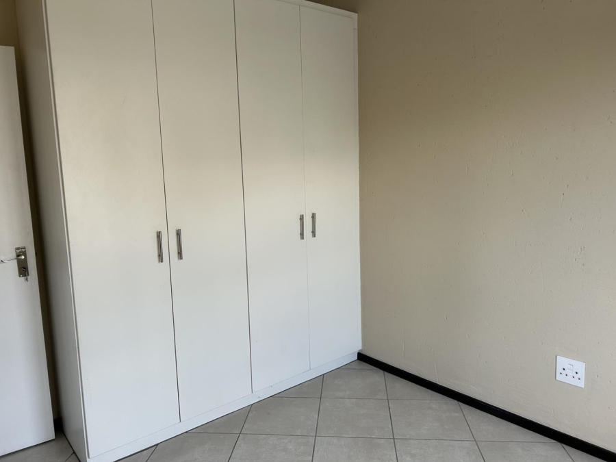 To Let 2 Bedroom Property for Rent in Goedeburg Gauteng