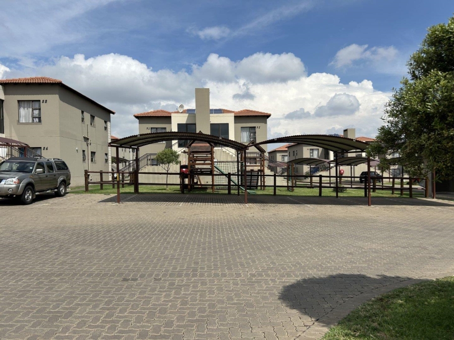 To Let 2 Bedroom Property for Rent in Goedeburg Gauteng